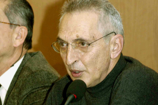 Πέθανε ο Γιώργος Ρούσης